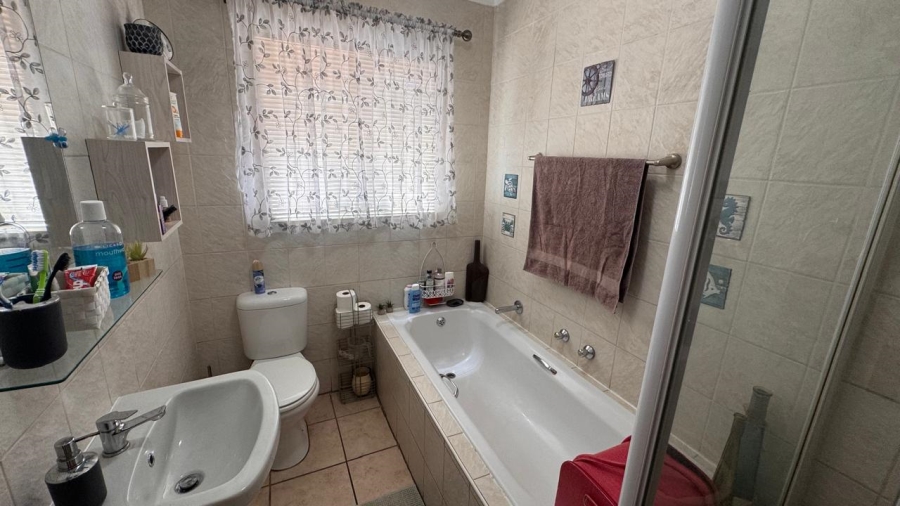 3 Bedroom Property for Sale in South Ridge Northern Cape